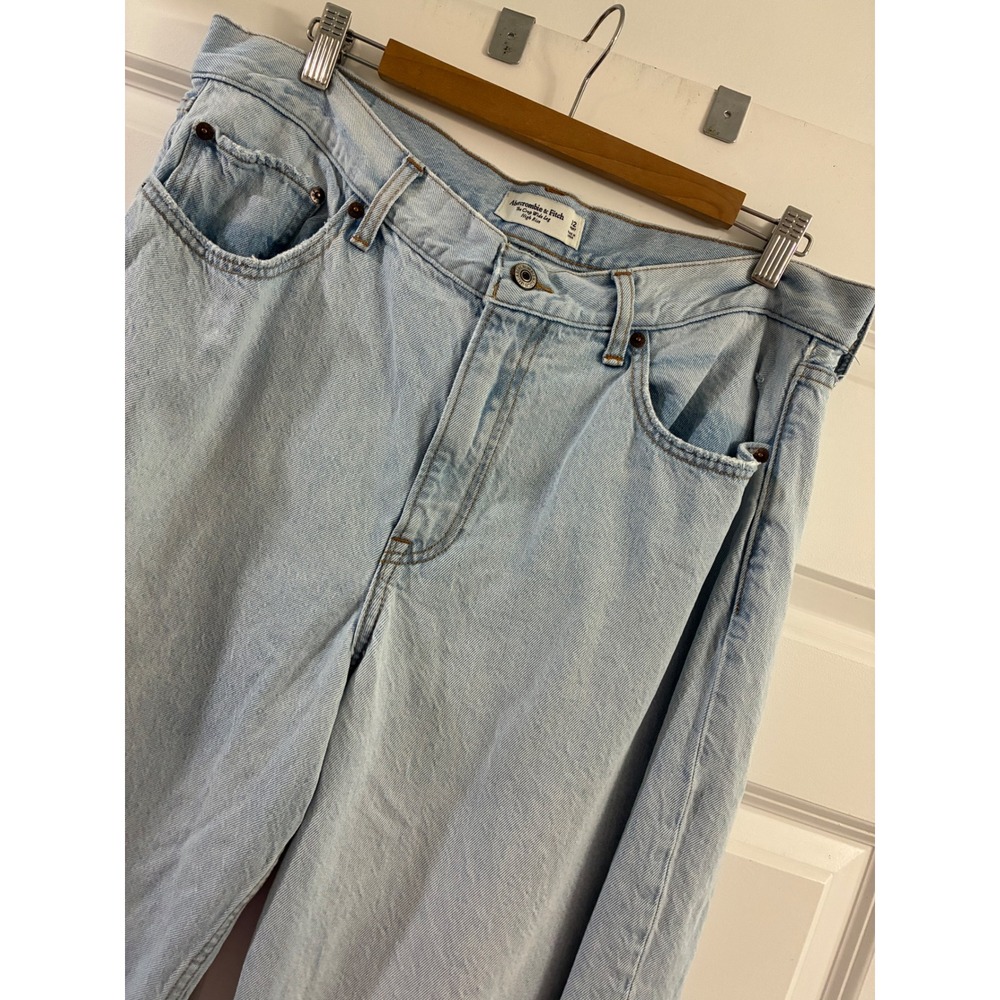 Abercrombie & Fitch The Crop Wide Leg High Rise Jeans Light Wash Size 32 Short